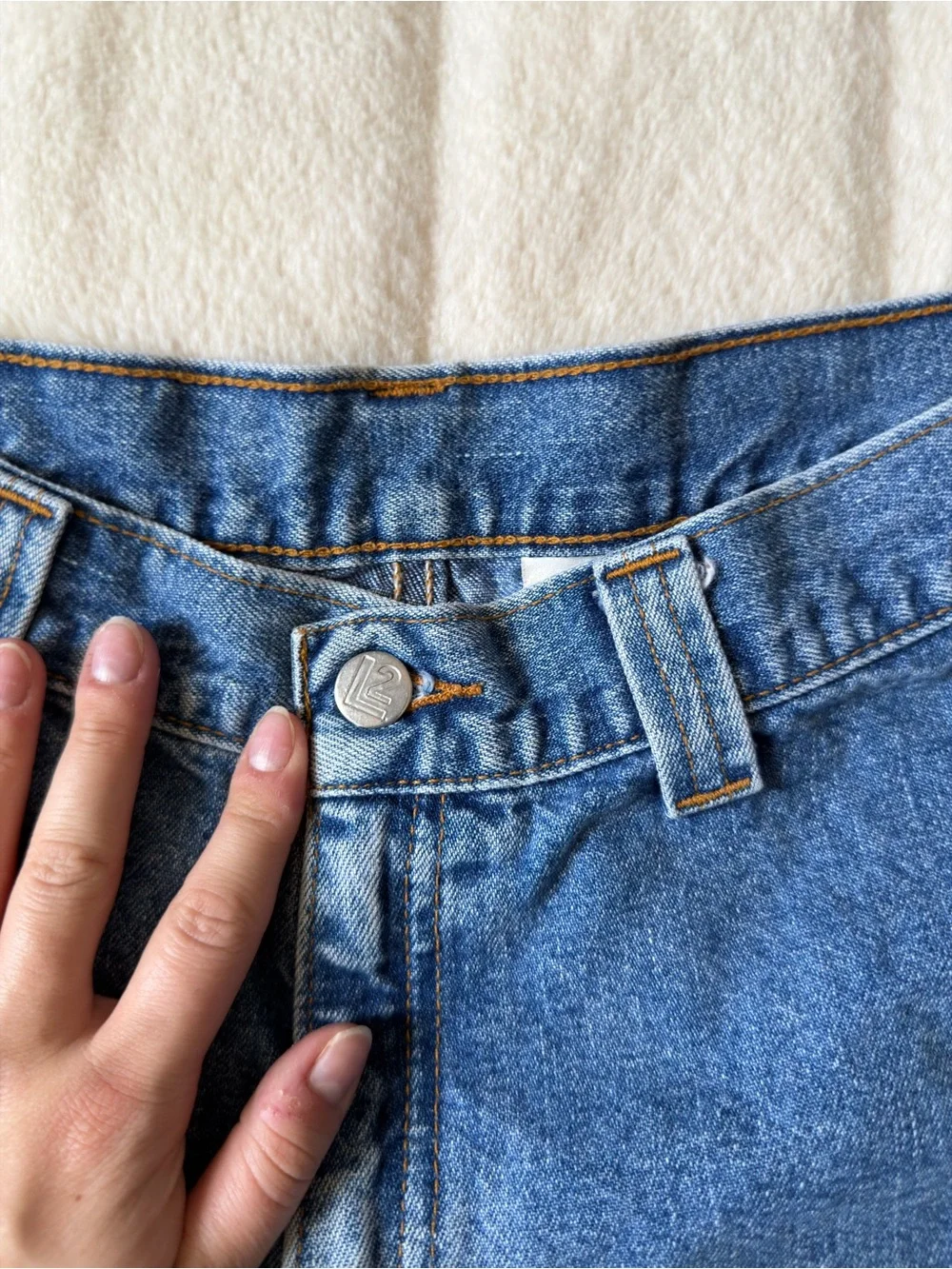 Vintage Levi’s L2 High Waisted Denim Cargo Shorts Size 30 - Picture 5 of 6